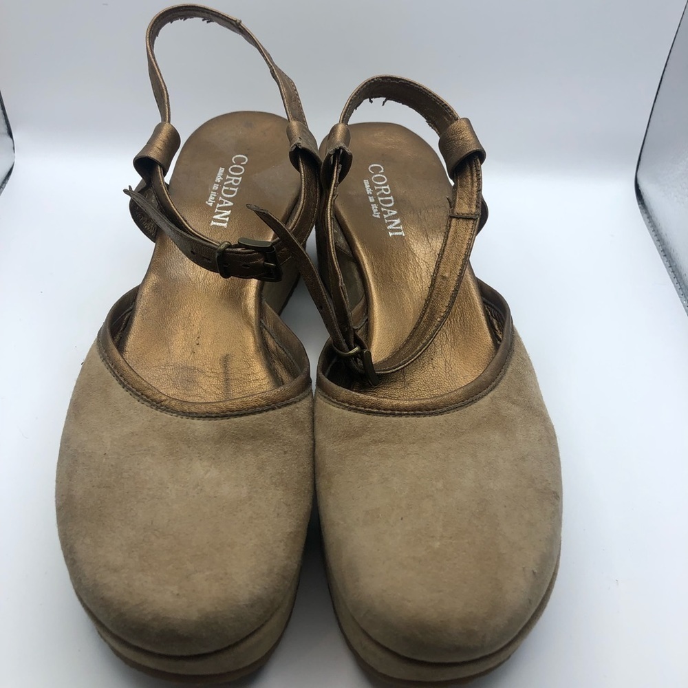 Women’s Cordani Taupe & Gold Suede, Women’s Wedge Shoes, Size 40 (EUR) / 9 (US).